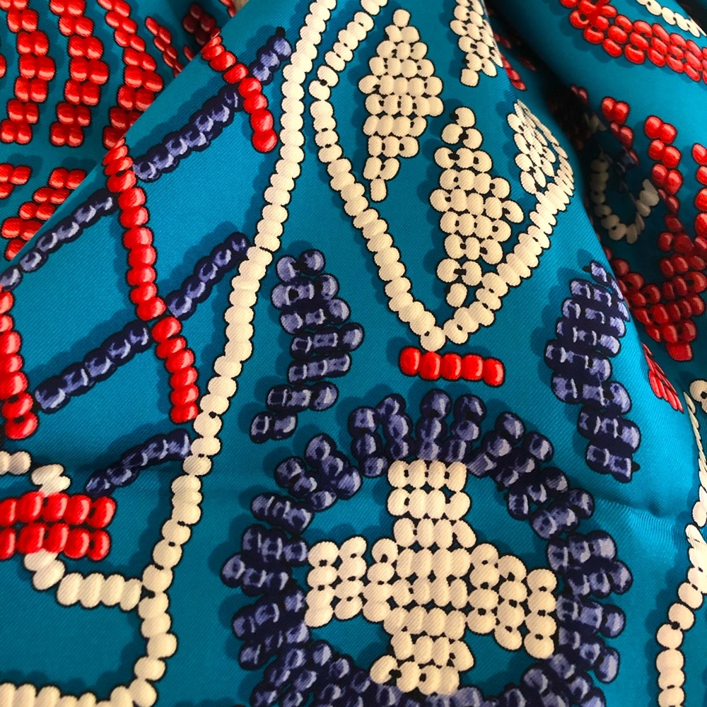 Blu Jean Framboise Hermès Kelly en Perles 140 silk wash scarf, never worn